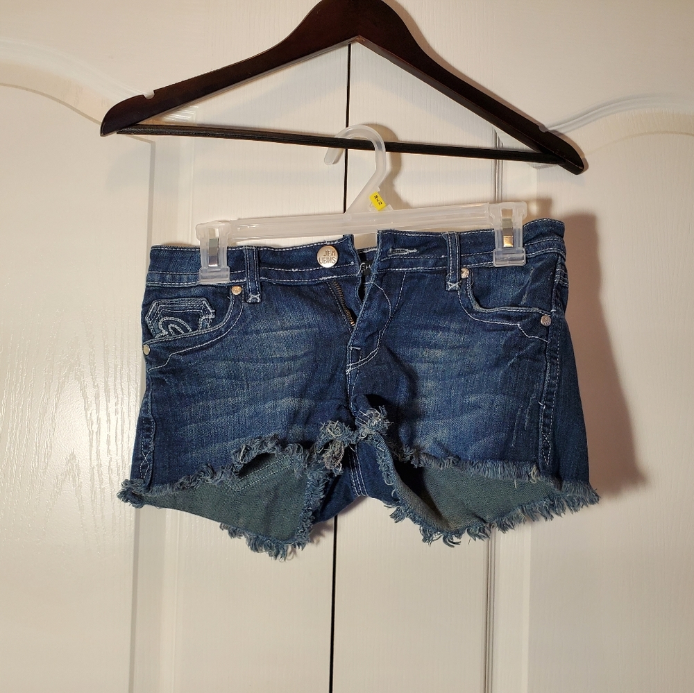 Daisy Dukes Hakes the Haters Puke